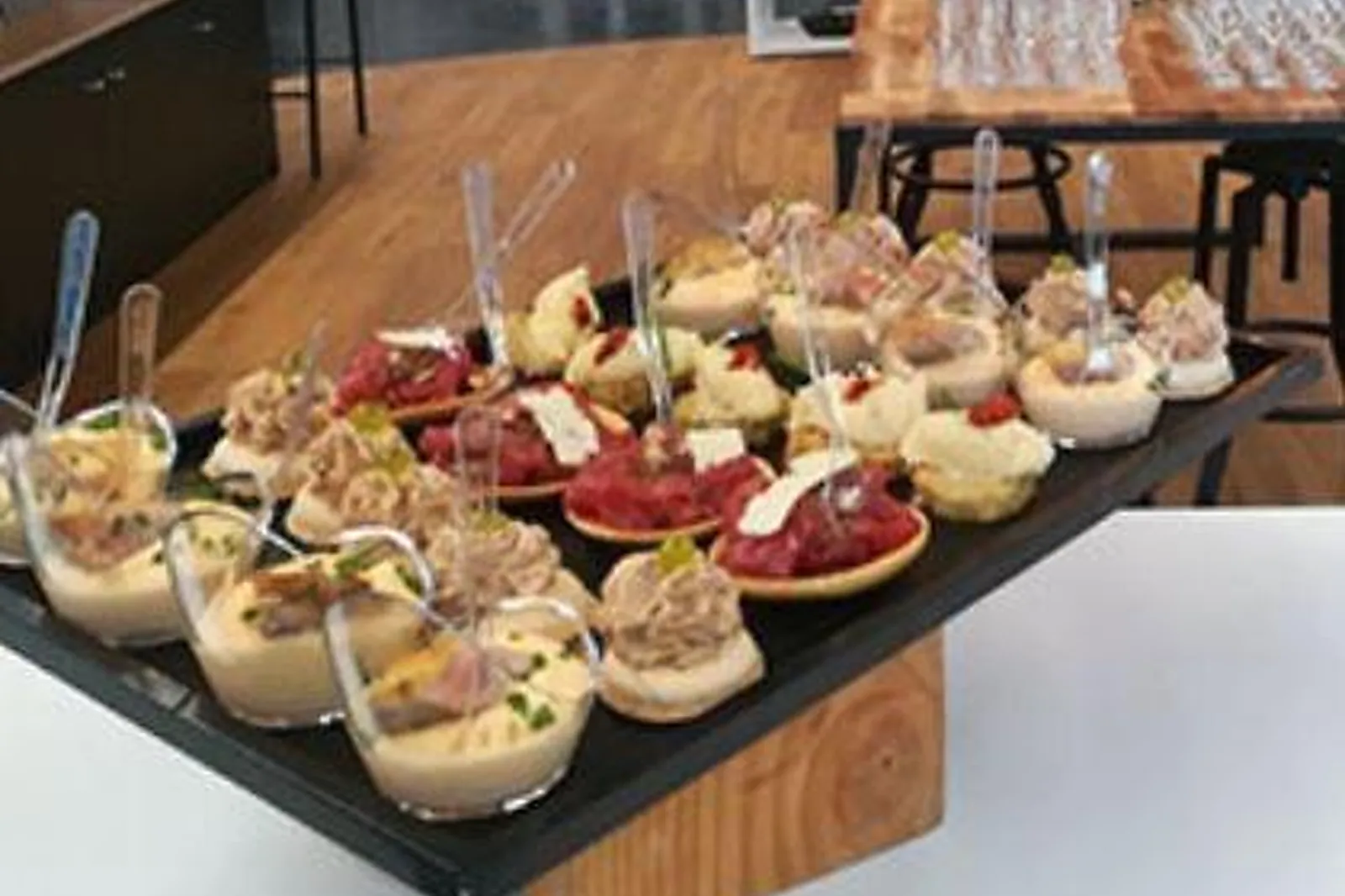 Auvergne-Rhône-Alpes, TRAITEURS - CHANAT-LA-MOUTEYRE (PUY-DE-DÔME) : SOLIGNAT TRAITEUR