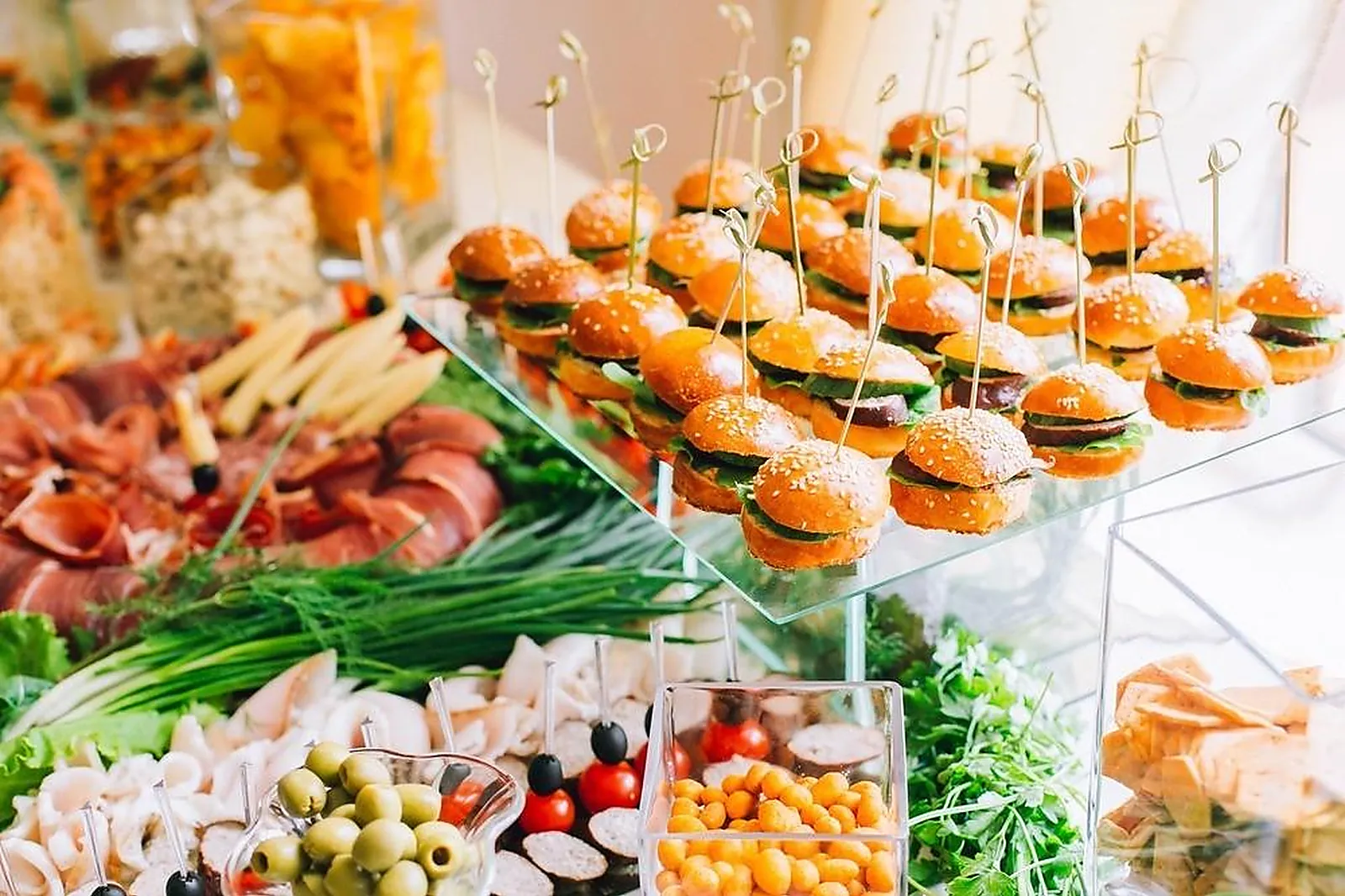 Auvergne-Rhône-Alpes, TRAITEURS - DARDILLY (RHÔNE) : LE DEJ 69