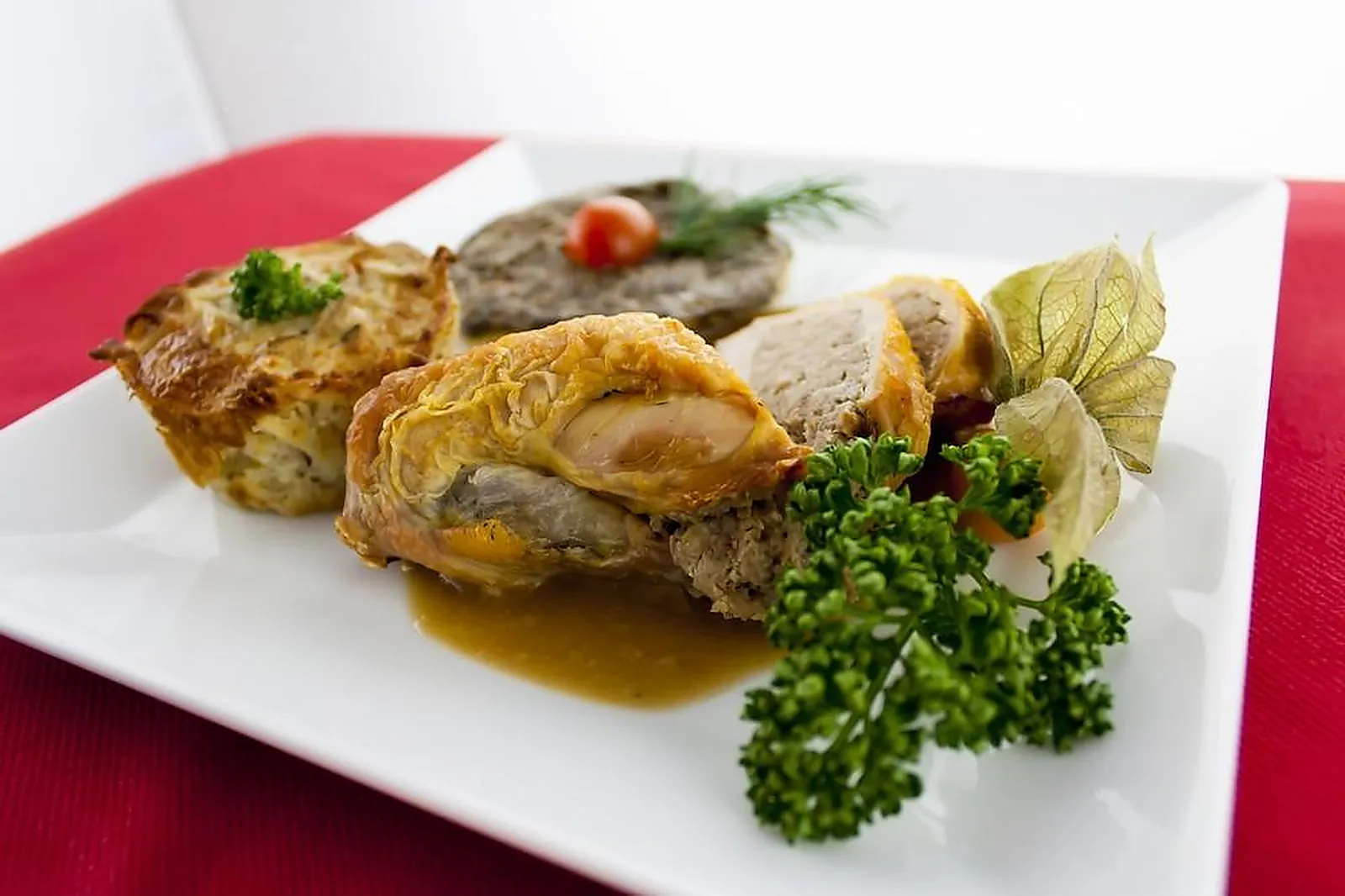 Auvergne-Rhône-Alpes, TRAITEURS - EBREUIL (ALLIER) : LE GOURMET FIOLANT