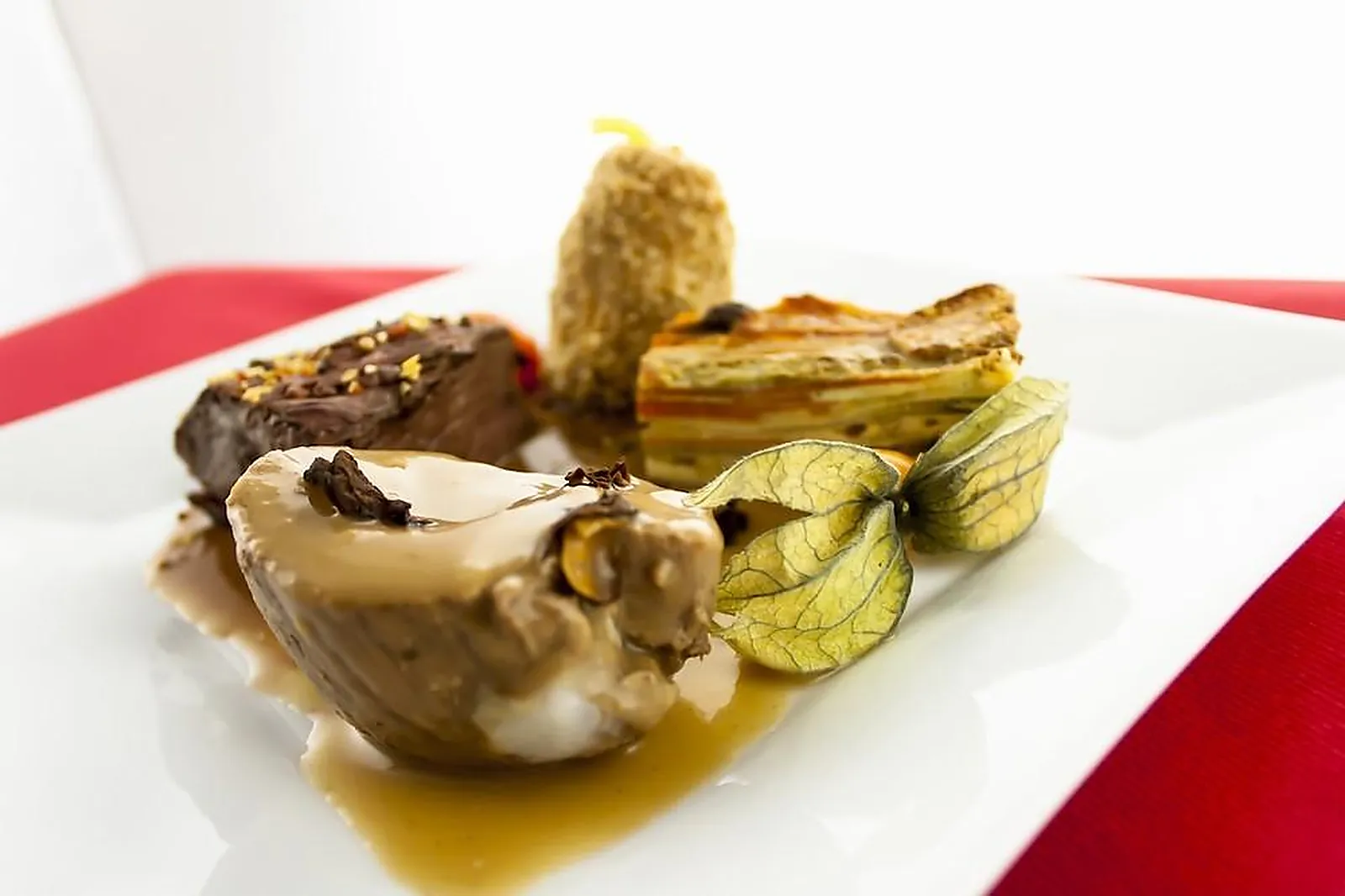 Auvergne-Rhône-Alpes, TRAITEURS - EBREUIL (ALLIER) : LE GOURMET FIOLANT