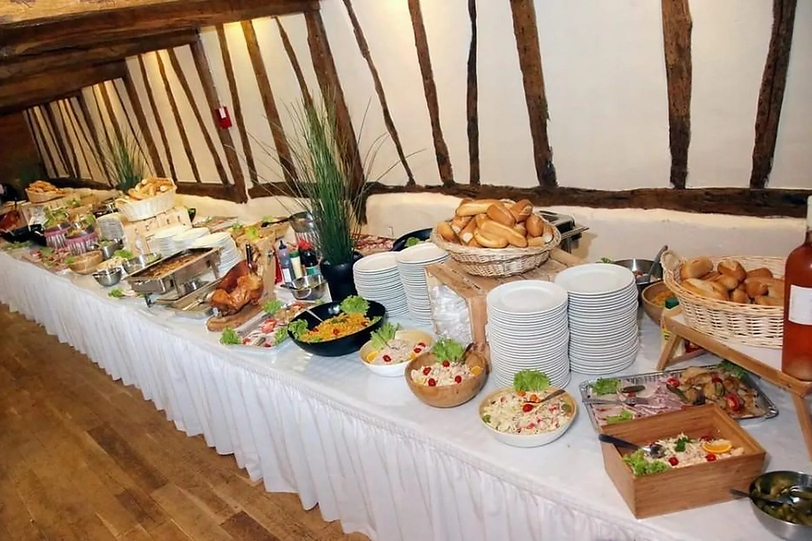 Bretagne, TRAITEURS - ERGUE-GABERIC (FINISTÈRE) : LOCH LAË