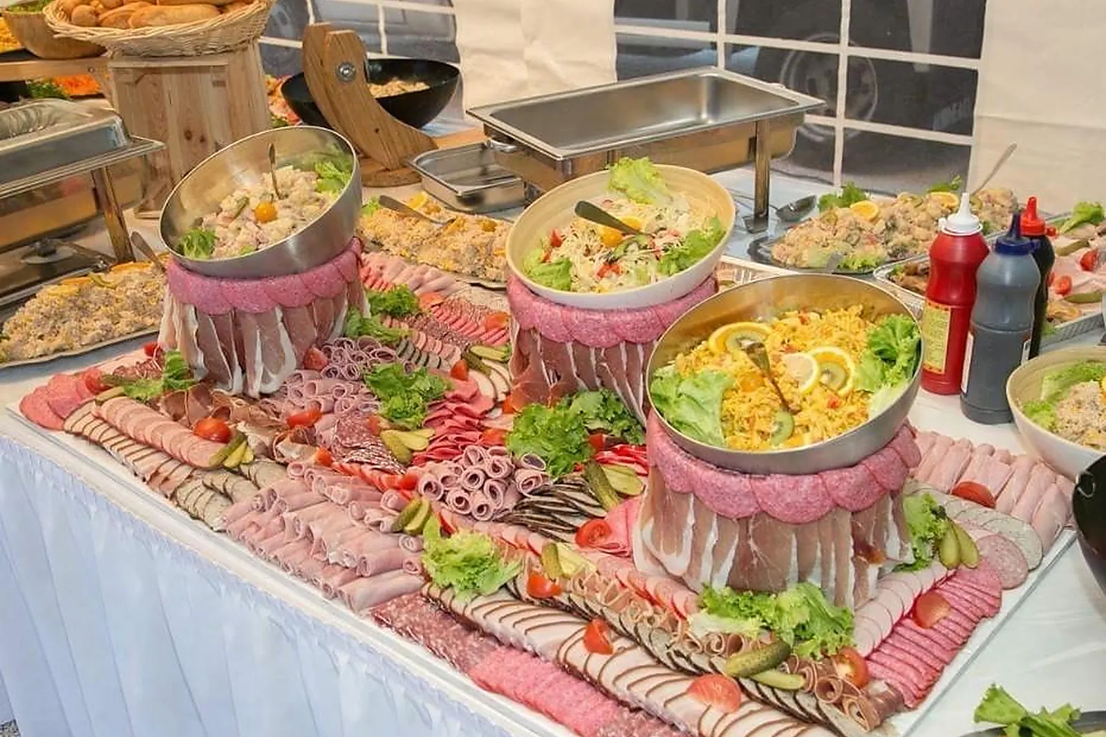 Bretagne, TRAITEURS - ERGUE-GABERIC (FINISTÈRE) : LOCH LAË