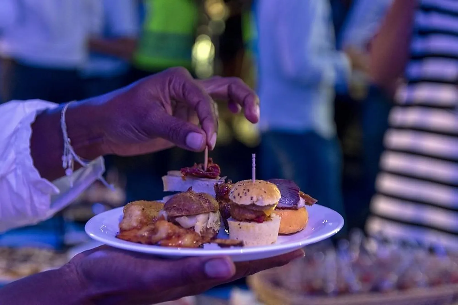 , TRAITEURS - ETANG-SALE (LA RÉUNION) : CAPMECHANT