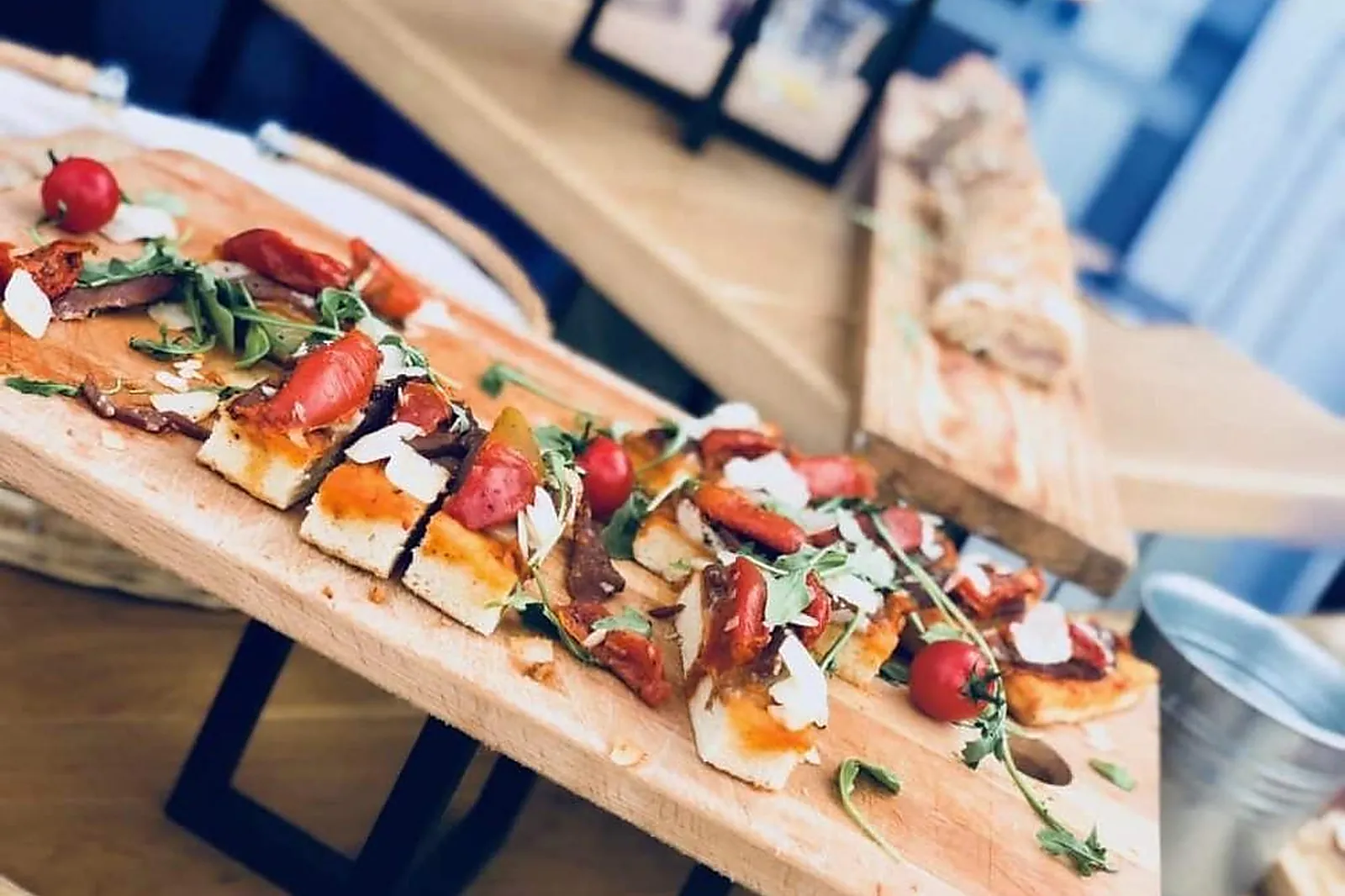 Aquitaine-Limousin-Poitou-Charentes, TRAITEURS - EYSINES (GIRONDE) : LES DEUX COUDES SUR LA TABLE