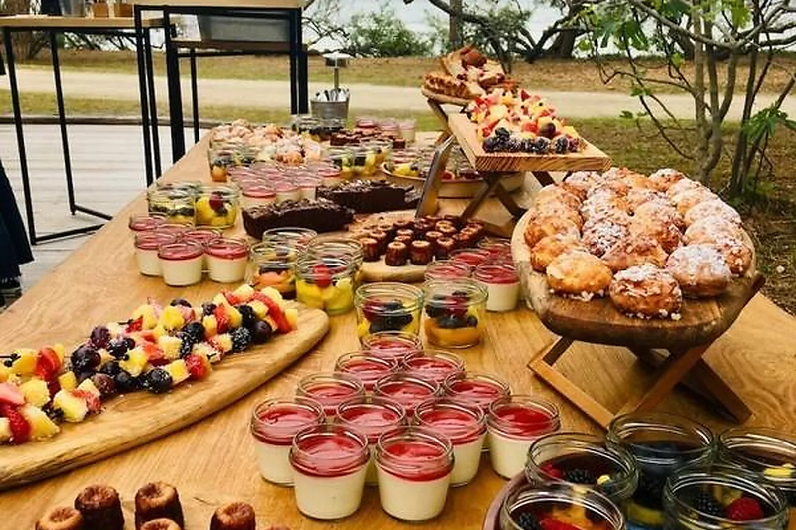 Aquitaine-Limousin-Poitou-Charentes, TRAITEURS - EYSINES (GIRONDE) : LES DEUX COUDES SUR LA TABLE