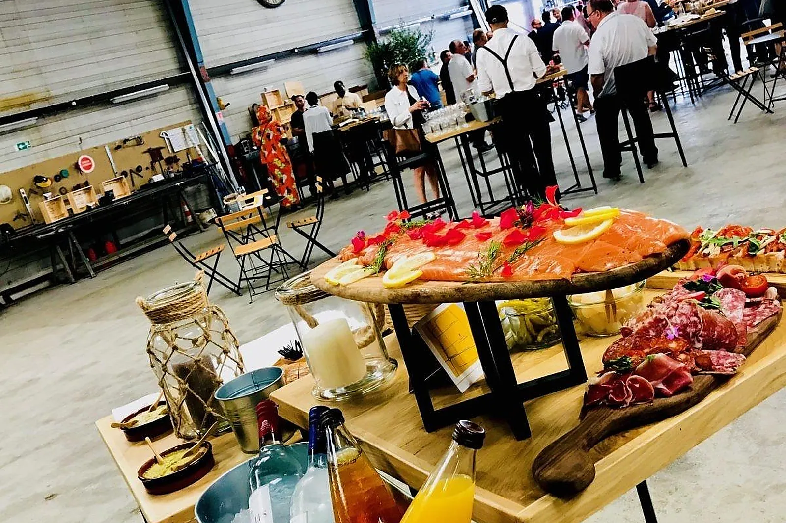 Aquitaine-Limousin-Poitou-Charentes, TRAITEURS - EYSINES (GIRONDE) : LES DEUX COUDES SUR LA TABLE