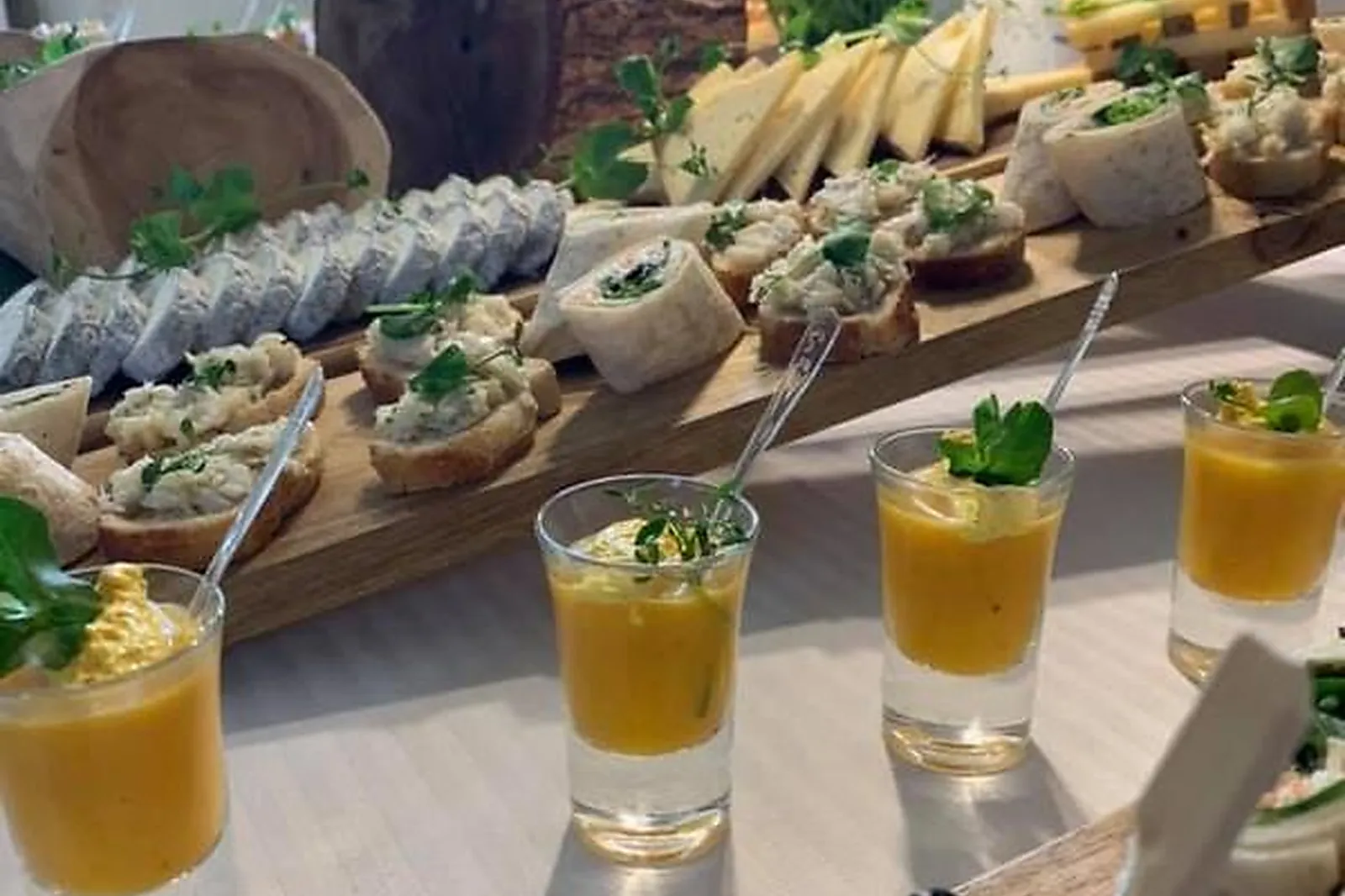 Languedoc-Roussillon-Midi-Pyrénées, TRAITEURS - FENOUILLET (HAUTE-GARONNE) : LA BRIGADE TRAITEUR