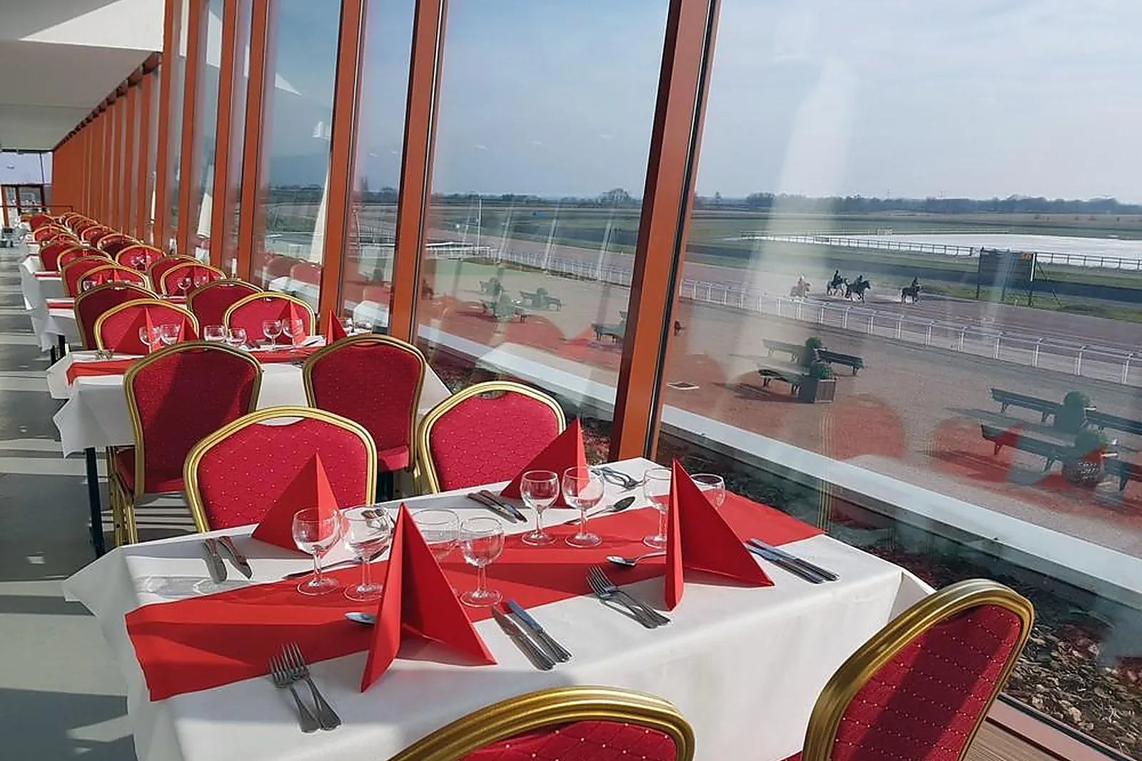 Nord-Pas-de-Calais-Picardie, TRAITEURS - HARNES (PAS-DE-CALAIS) : DUPONT TRAITEUR