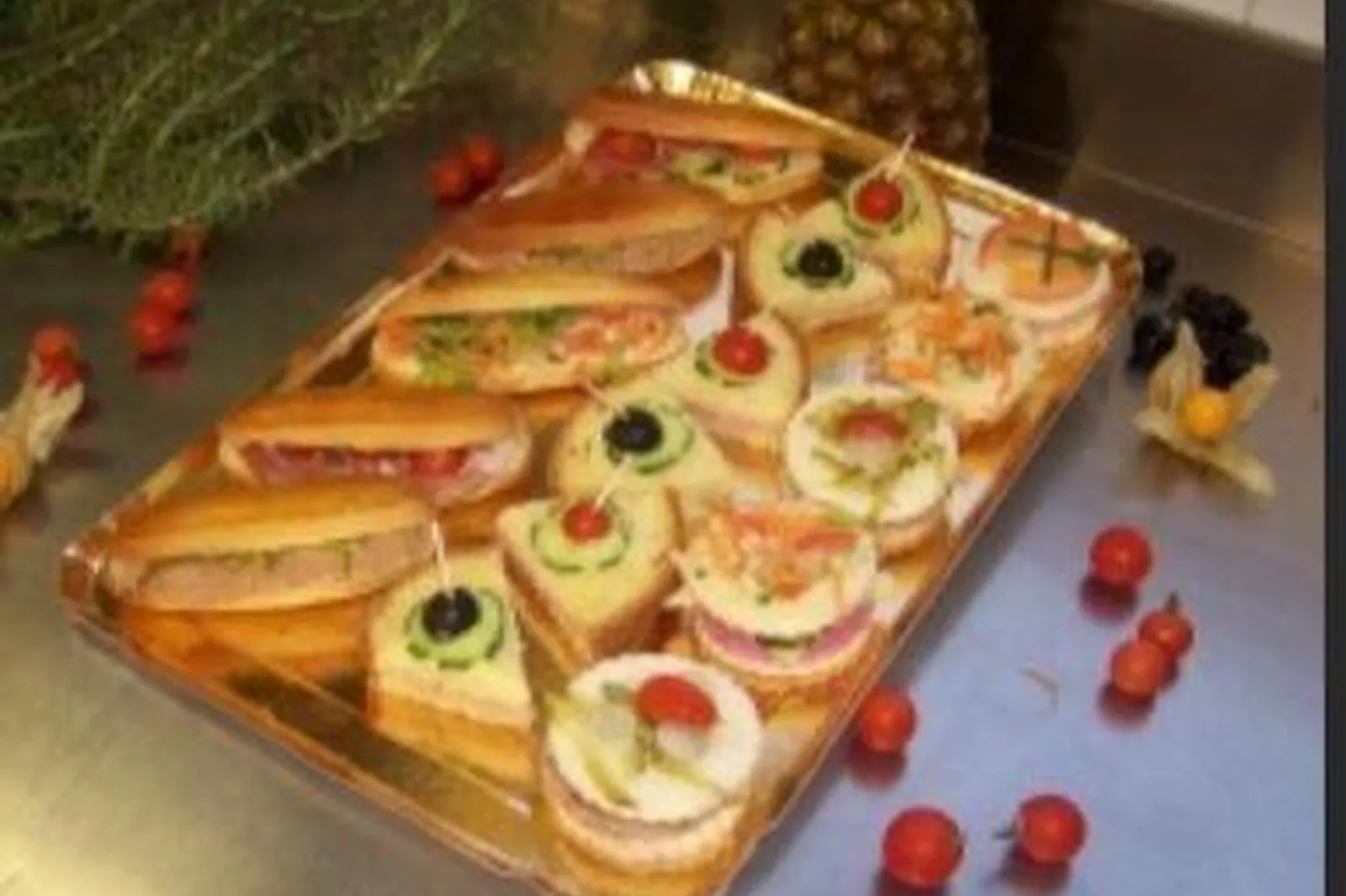 Bretagne, TRAITEURS - HILLION (CÔTES-DL&RSQUO;ARMOR) : GUERNION TRAITEUR