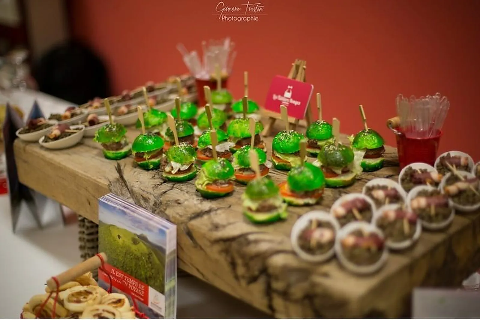 Auvergne-Rhône-Alpes, TRAITEURS - LAPALISSE (ALLIER) : LES TABLIERS ROUGES