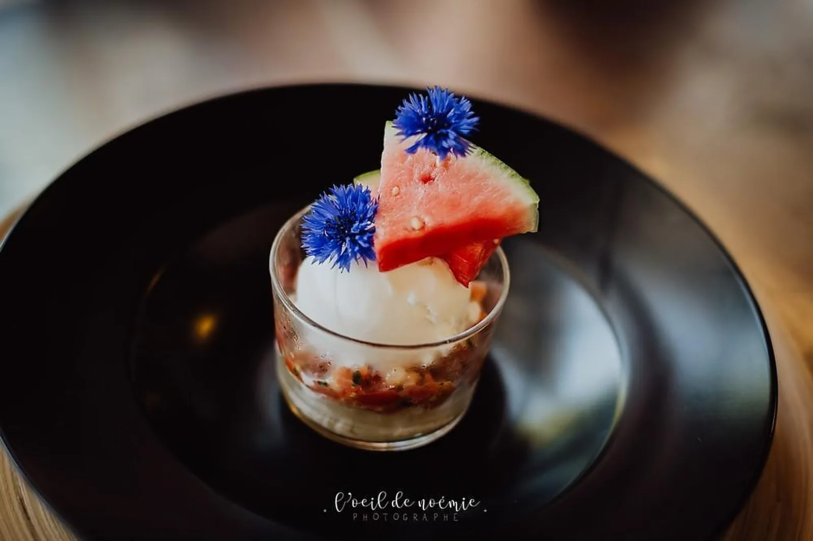 Auvergne-Rhône-Alpes, TRAITEURS - LAPALISSE (ALLIER) : LES TABLIERS ROUGES