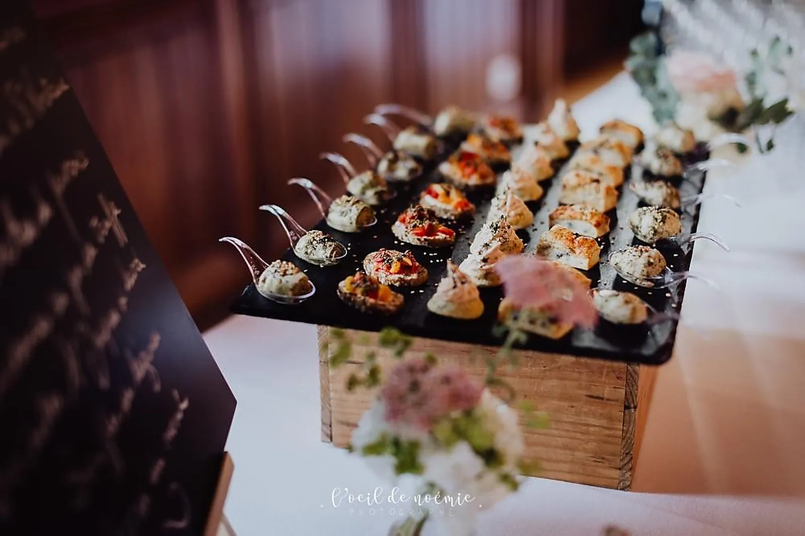 Auvergne-Rhône-Alpes, TRAITEURS - LAPALISSE (ALLIER) : LES TABLIERS ROUGES