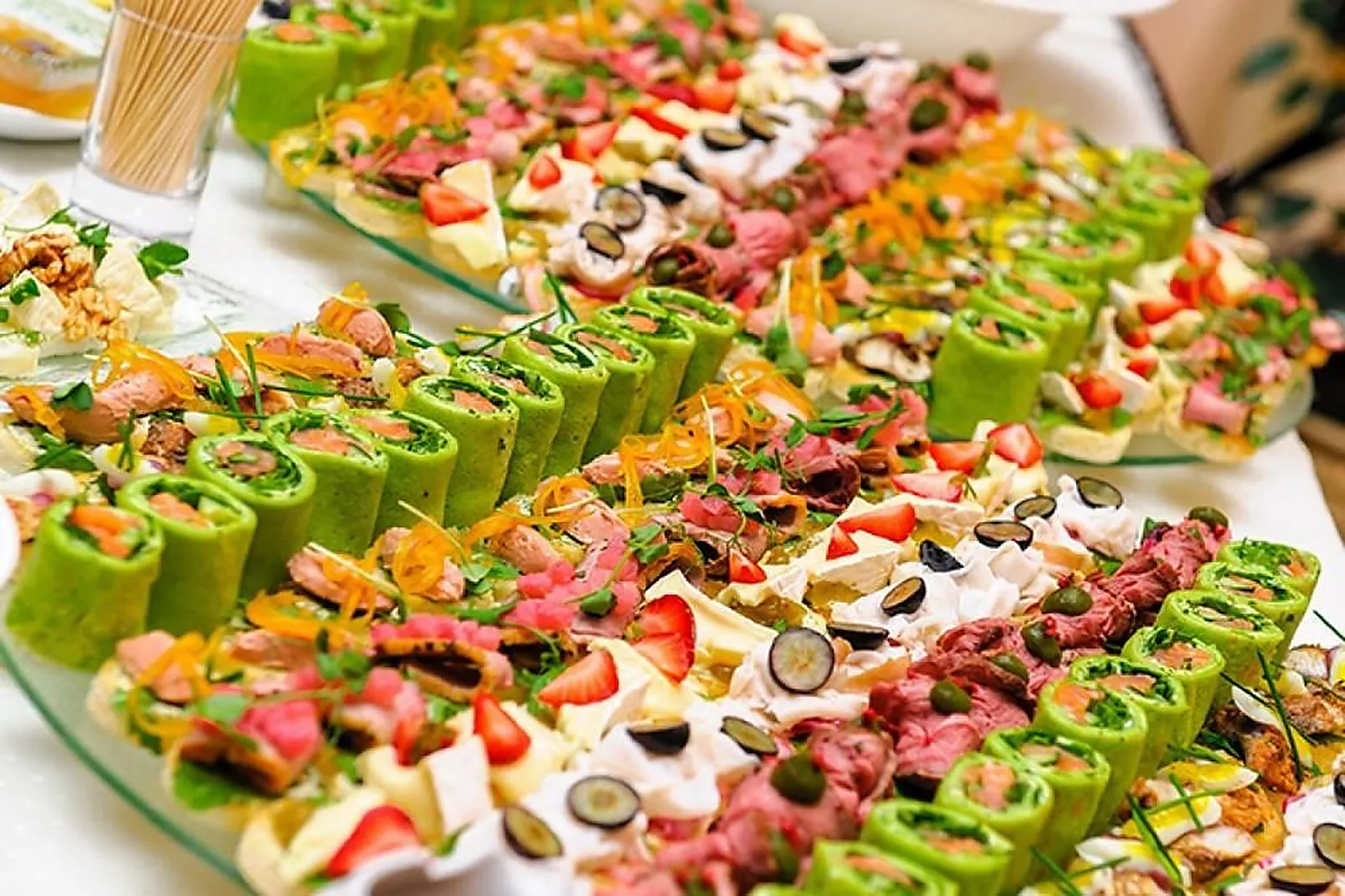 Aquitaine-Limousin-Poitou-Charentes, TRAITEURS - LAPOUYADE (GIRONDE) : AU BON GOÛT