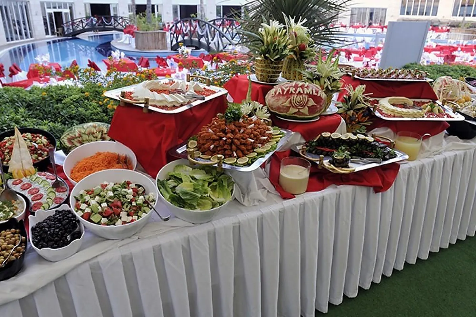 Aquitaine-Limousin-Poitou-Charentes, TRAITEURS - LAPOUYADE (GIRONDE) : AU BON GOÛT