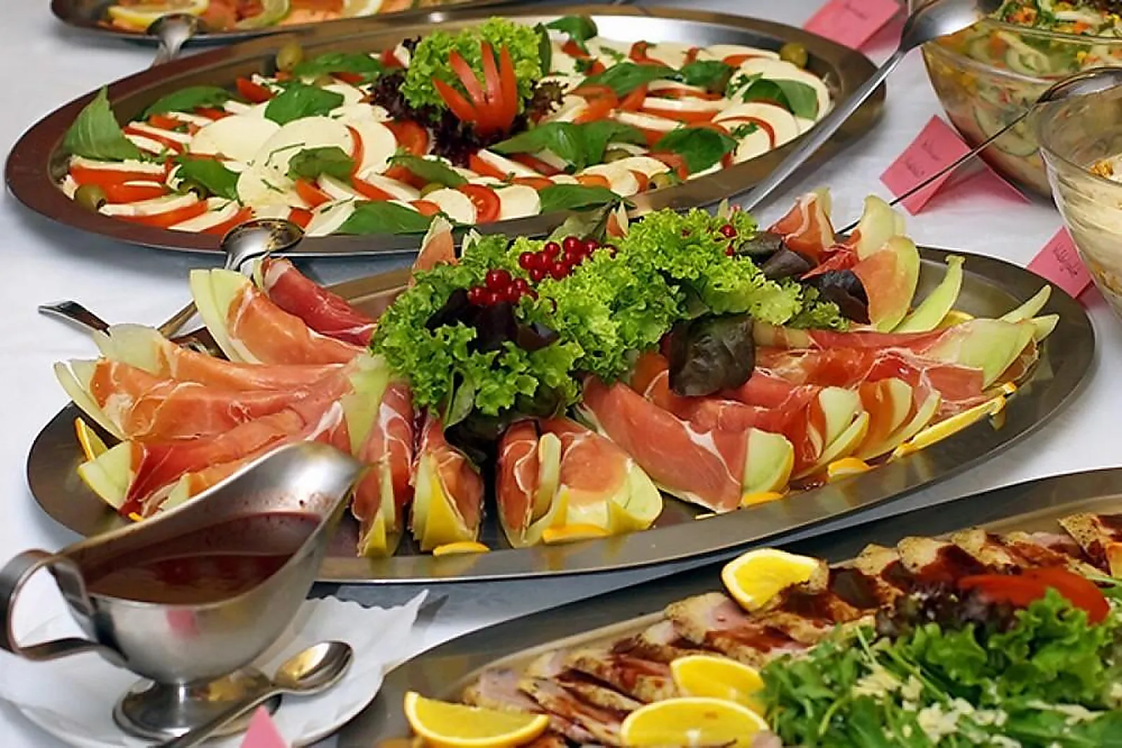 Aquitaine-Limousin-Poitou-Charentes, TRAITEURS - LAPOUYADE (GIRONDE) : AU BON GOÛT