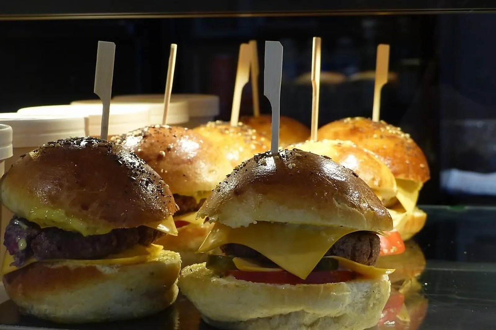 Normandie, TRAITEURS - LES PIEUX (MANCHE) : UN TRAIT DE CERISE