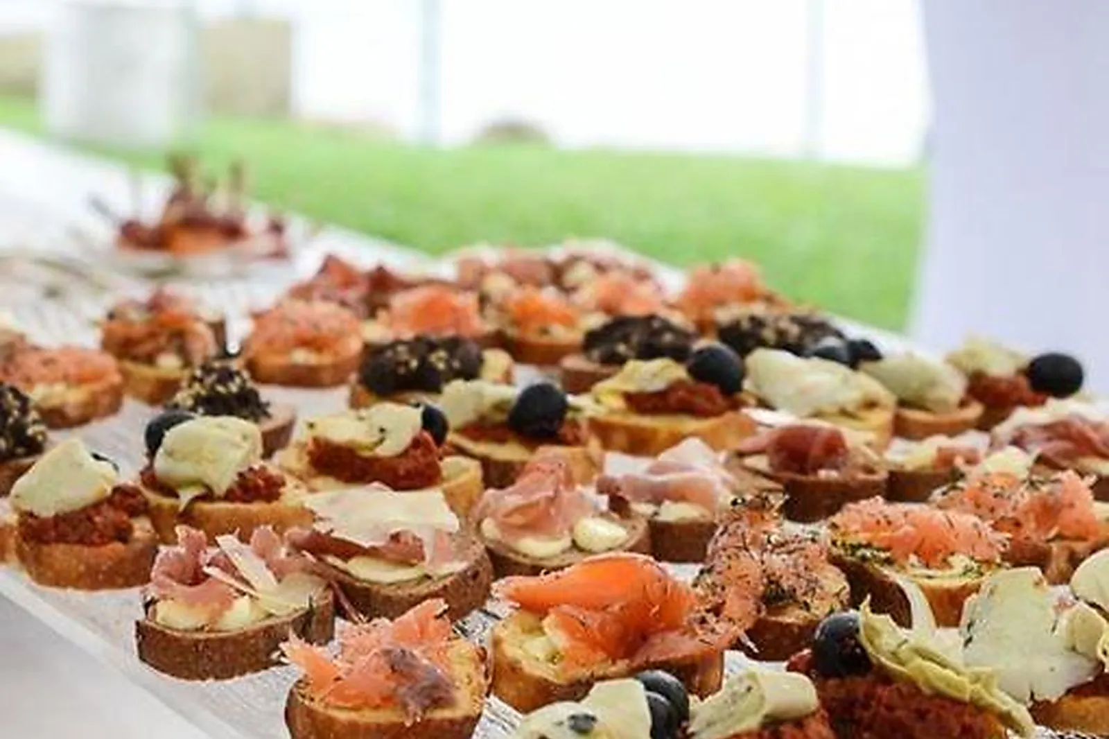 Auvergne-Rhône-Alpes, TRAITEURS - LE CORBIER (SAVOIE) : CHRISTIAN TRAITEUR LA FINE BOUCHE