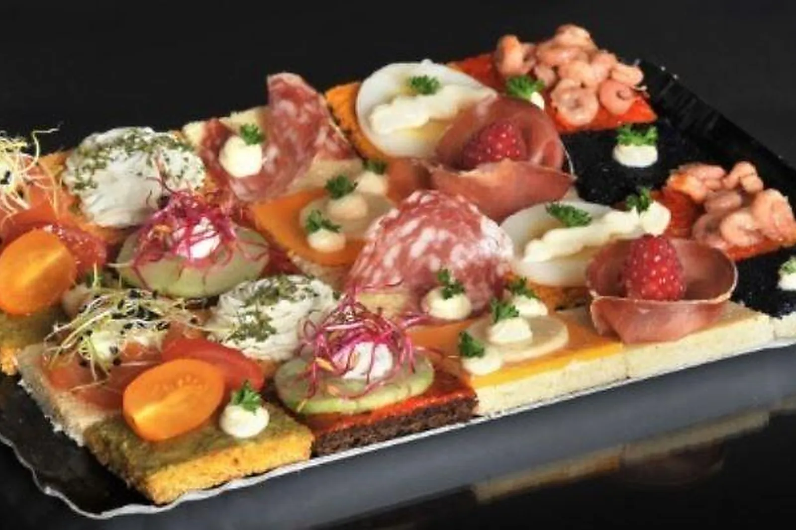 Nord-Pas-de-Calais-Picardie, TRAITEURS - LINSELLES (NORD) : SAVEURS ACTUELLES