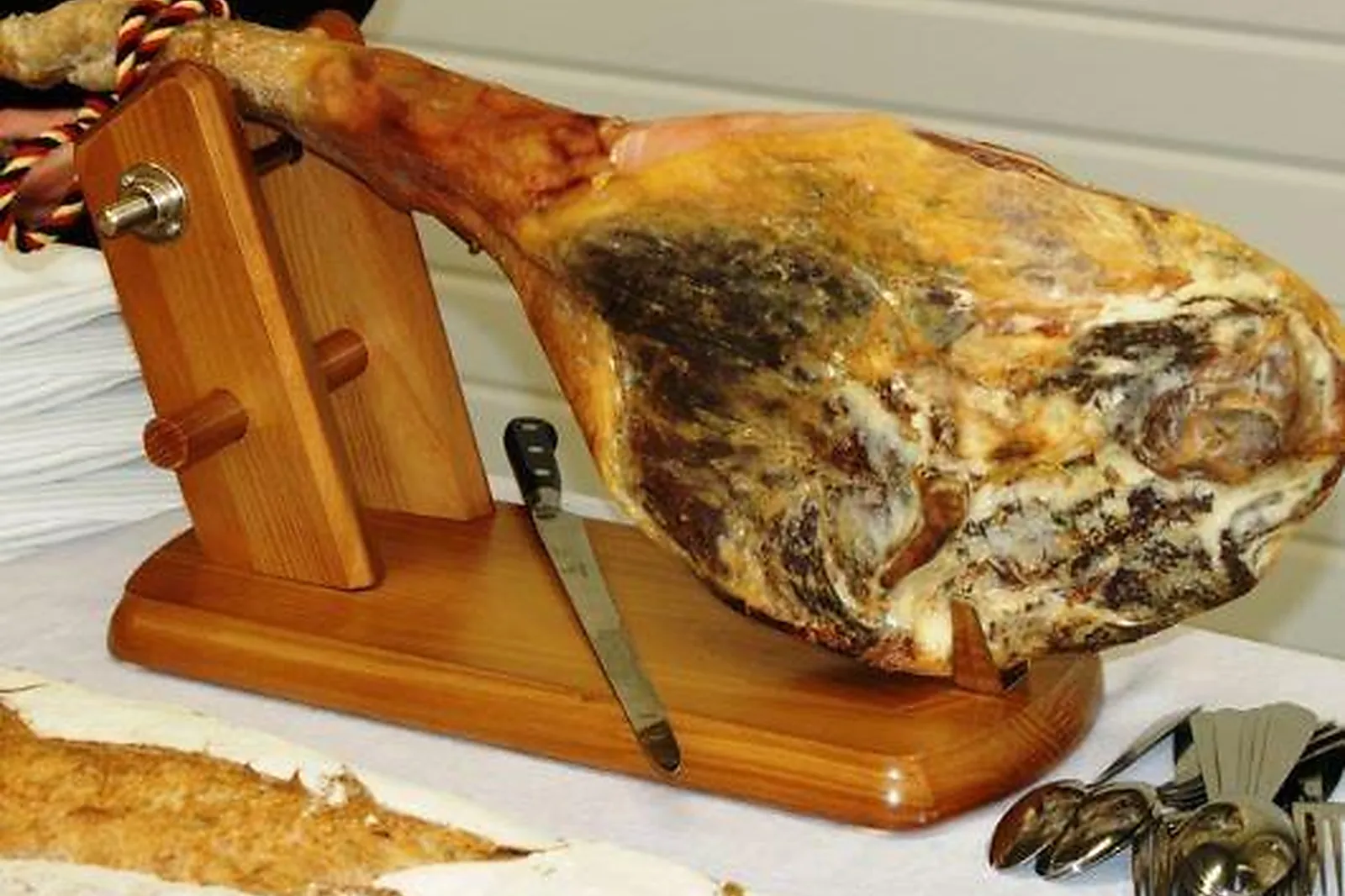 Normandie, TRAITEURS - LONGNY AU PERCHE (ORNE) : LALAOUNIS TRAITEUR