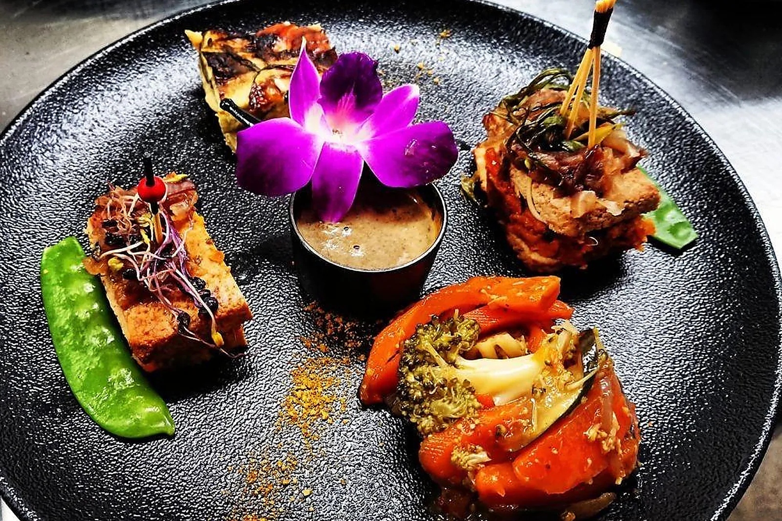 Pays de la Loire, TRAITEURS - LONGUENEE-EN-ANJOU (MAINE-ET-LOIRE) : MATT MONDE