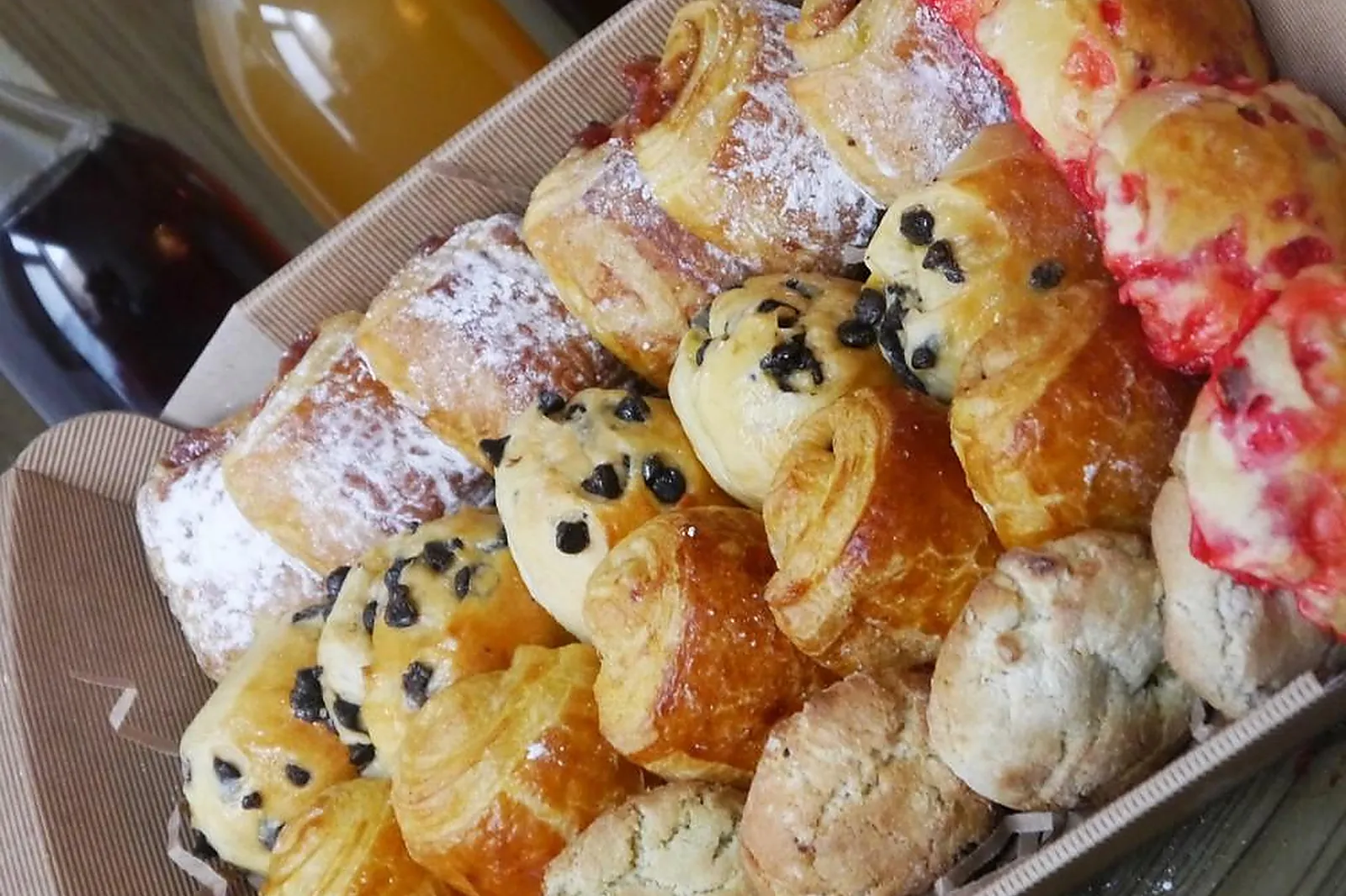 Auvergne-Rhône-Alpes, TRAITEURS - LYON (RHÔNE) : BON RÉVEIL