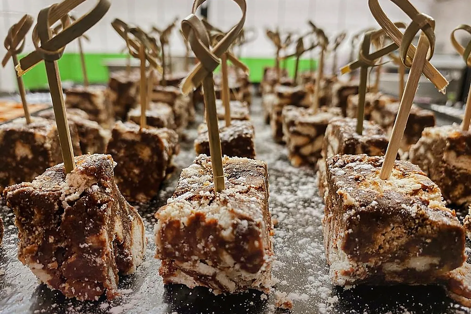 Auvergne-Rhône-Alpes, TRAITEURS - LYON (RHÔNE) : HARMONIE TRAITEUR