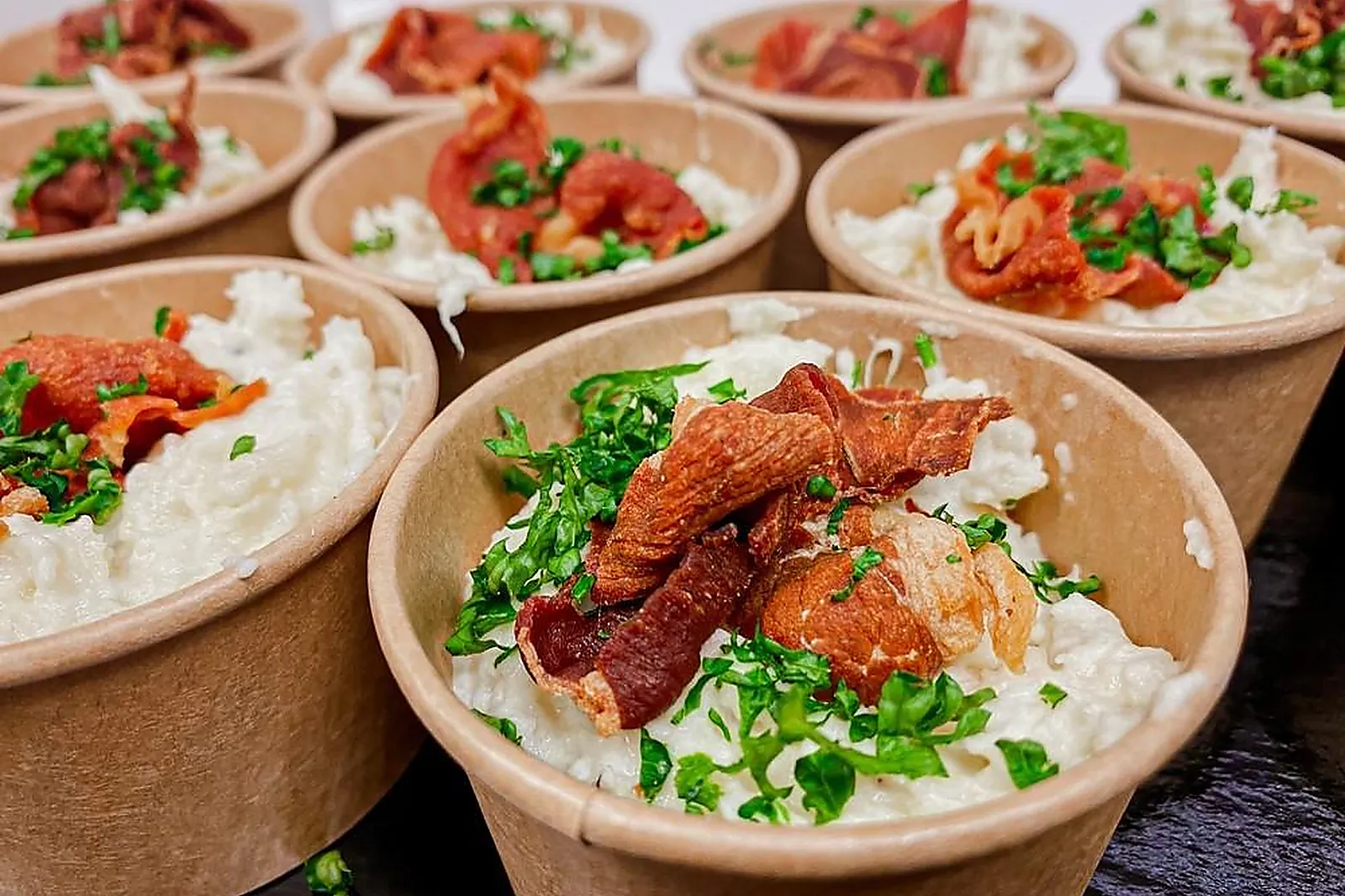 Auvergne-Rhône-Alpes, TRAITEURS - LYON (RHÔNE) : HARMONIE TRAITEUR