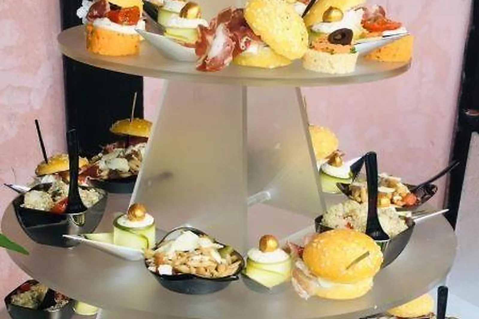 Île-de-France, TRAITEURS - MELUN (SEINE-ET-MARNE) : LA MAISON COURRÈGES