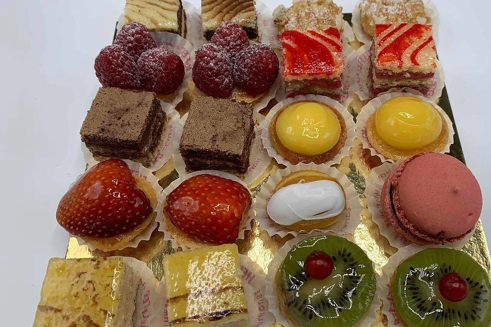 Alsace-Champagne-Ardenne-Lorraine, TRAITEURS - MULHOUSE (HAUT-RHIN) : HELFTER CLAUDE PÂTISSERIE