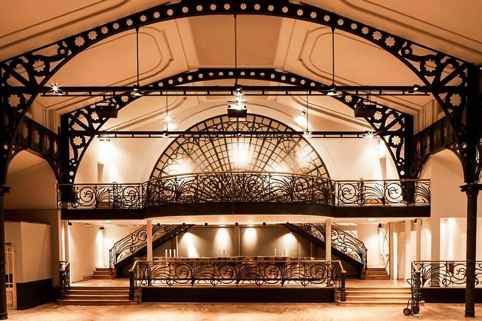 Île-de-France, TRAITEURS - NEUILLY-SUR-SEINE (HAUTS-DE-SEINE) : AROMES ET SENS