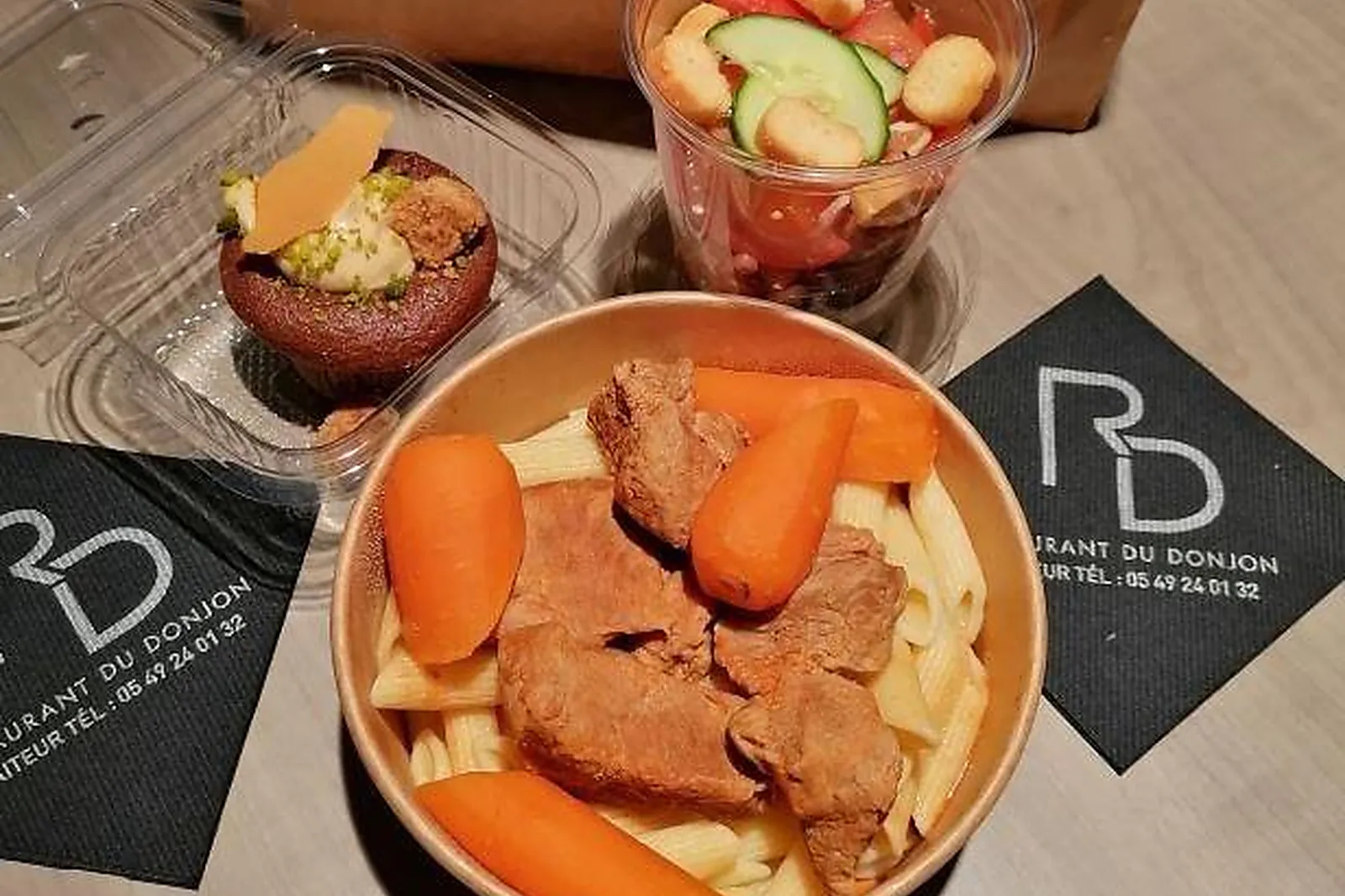 Aquitaine-Limousin-Poitou-Charentes, TRAITEURS - NIORT (DEUX-SÈVRES) : RESTAURANT DU DONJON