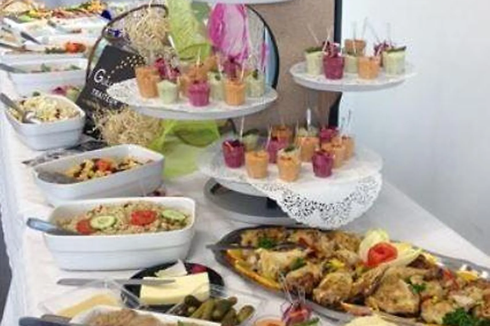 Bretagne, TRAITEURS - NOYAL SUR VILAINE (ILLE-ET-VILAINE) : GUILLEMOIS PASCAL ET MIREILLE