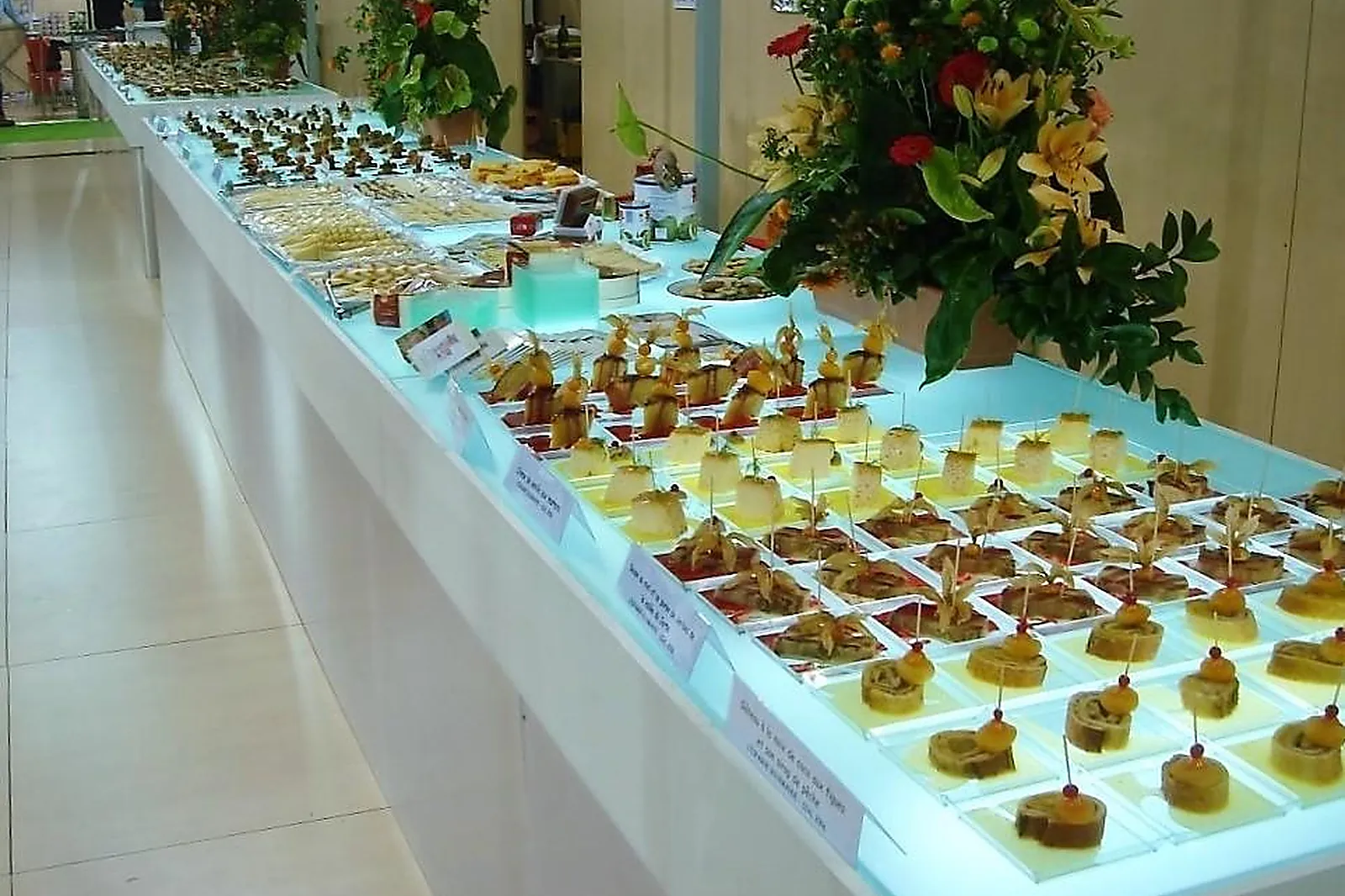 , TRAITEURS - PAPEETE (POLYNÉSIE FRANÇAISE) : SAVEURS DES ILES