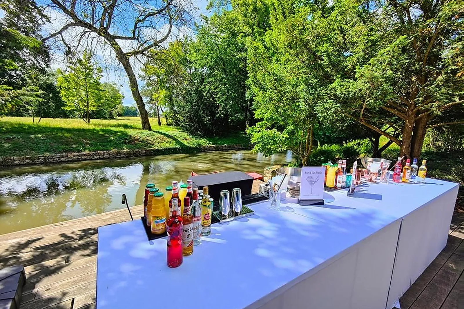 Île-de-France, TRAITEURS - PARIS (PARIS) : TROPICAL SHOW BAR