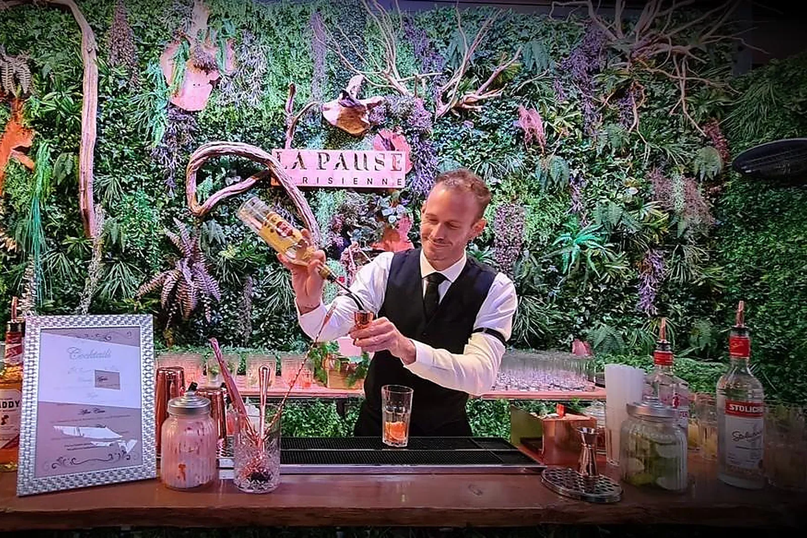 Île-de-France, TRAITEURS - PARIS (PARIS) : TROPICAL SHOW BAR