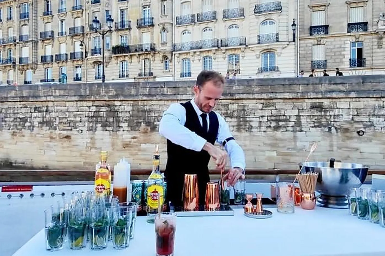 Île-de-France, TRAITEURS - PARIS (PARIS) : TROPICAL SHOW BAR