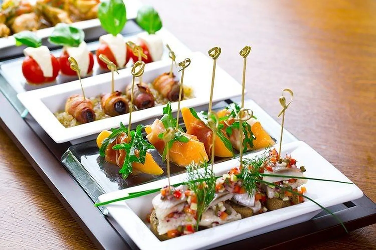 Aquitaine-Limousin-Poitou-Charentes, TRAITEURS - PAU (PYRÉNÉES-ATLANTIQUES) : DÉLICES EN CUISINE