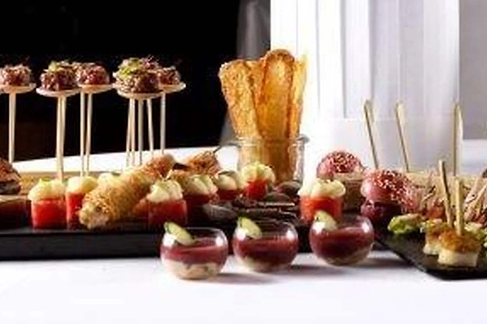 Languedoc-Roussillon-Midi-Pyrénées, TRAITEURS - PERPIGNAN (PYRÉNÉES-ORIENTALES) : LE CLOS DES LYS