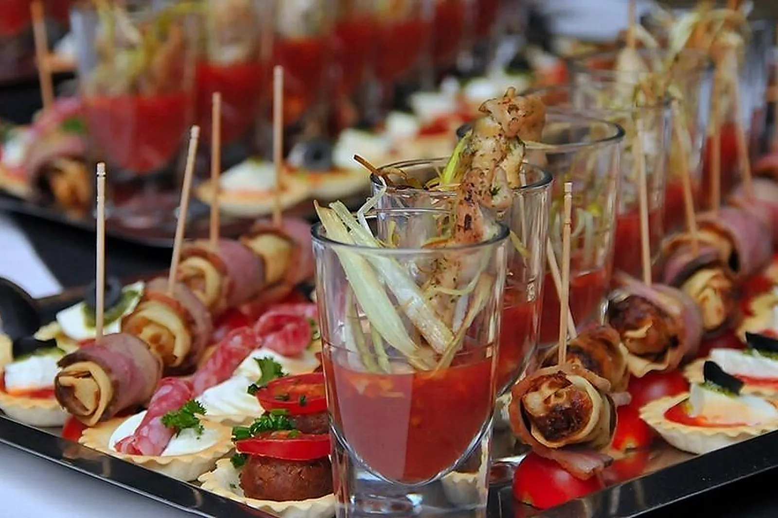 Auvergne-Rhône-Alpes, TRAITEURS - PIERRELATTE (DRÔME) : BLA BLA TRAITEUR