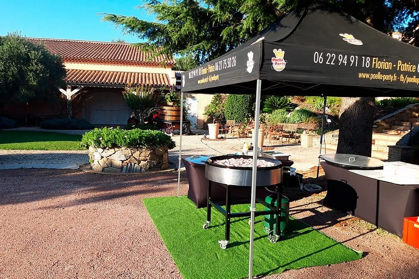 Provence-Alpes-Côte d'Azur, TRAITEURS - ROQUEFORT-LES-PINS (ALPES-MARITIMES) : PAËLLA PARTY