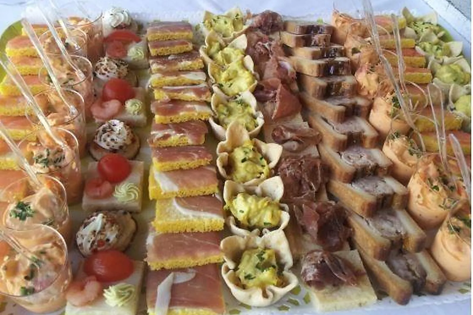 Aquitaine-Limousin-Poitou-Charentes, TRAITEURS - ROQUEFORT (LOT-ET-GARONNE) : LA LICORNE