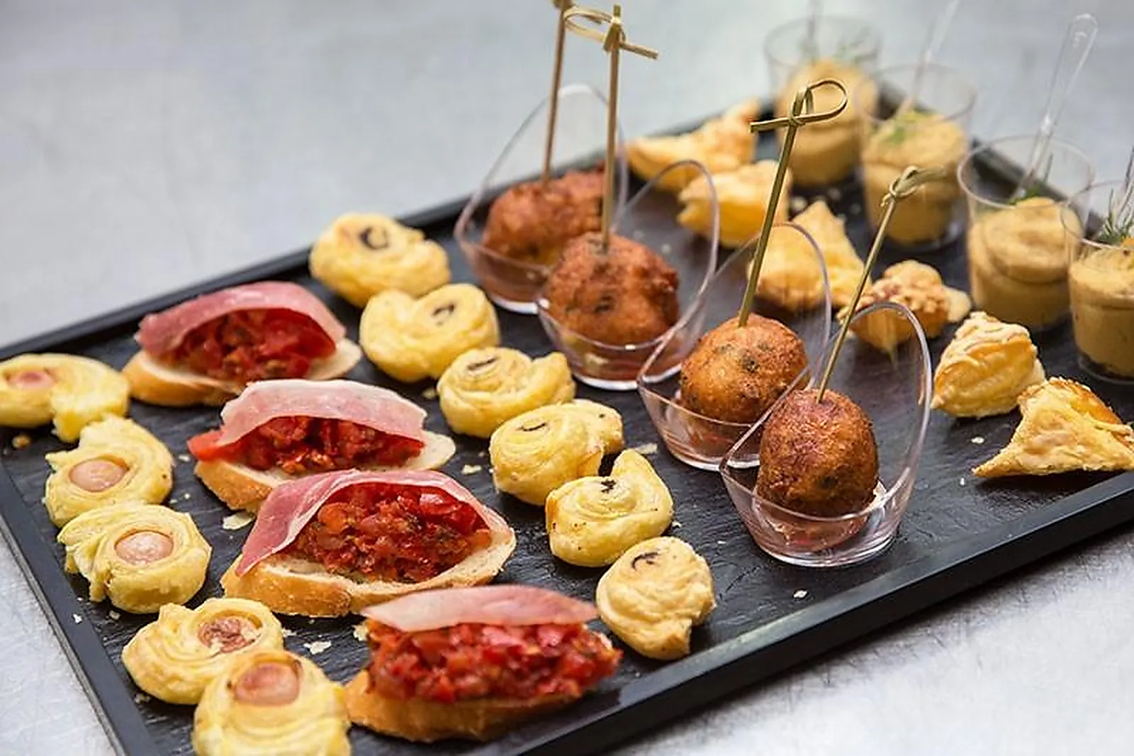 Provence-Alpes-Côte d'Azur, TRAITEURS - SAINTE-CECILE-LES-VIGNES (VAUCLUSE) : RÉFÉRENCE TRAITEUR