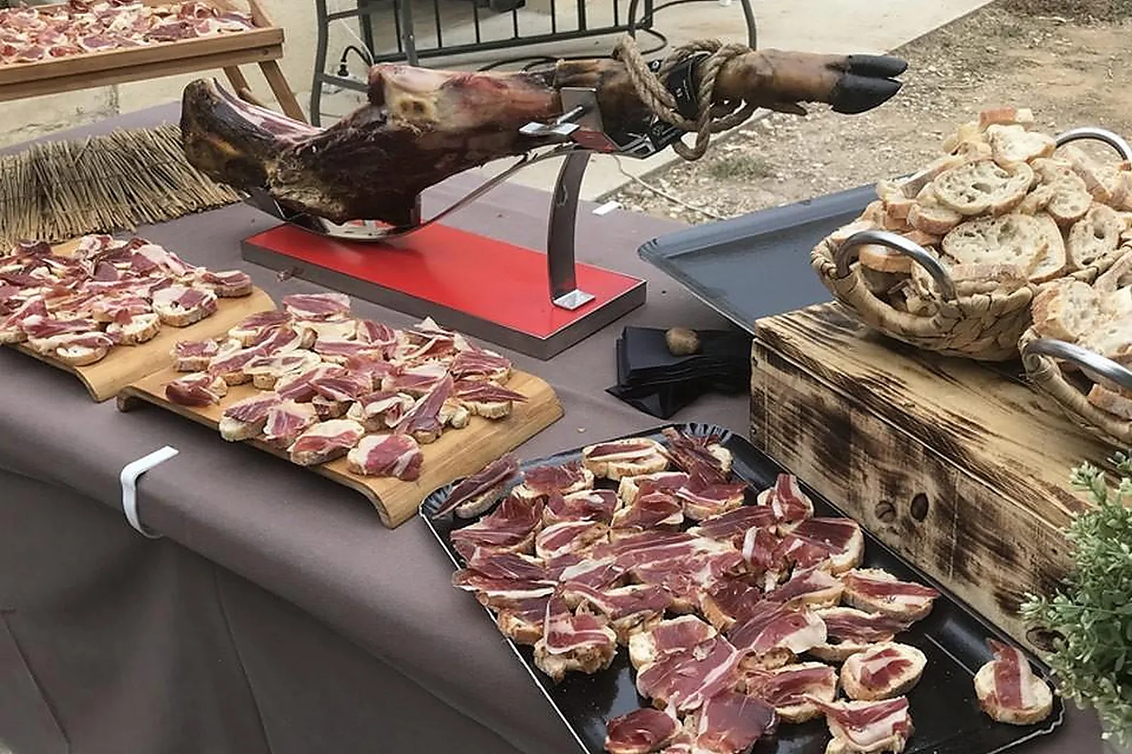 Provence-Alpes-Côte d'Azur, TRAITEURS - SAINT-MARTIN-DE-CRAU (BOUCHES-DU-RHÔNE) : LA CUISINE DE FABIEN