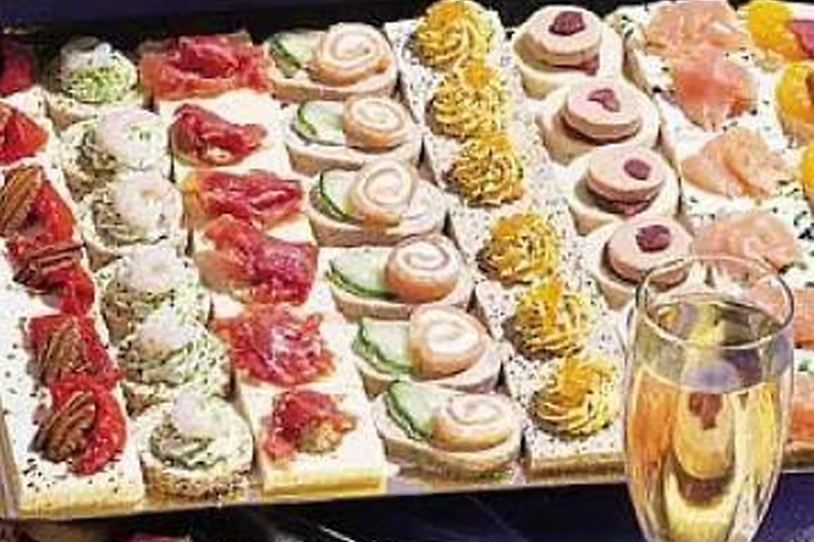 Auvergne-Rhône-Alpes, TRAITEURS - THIL (AIN) : ARLEQUIN TRAITEUR