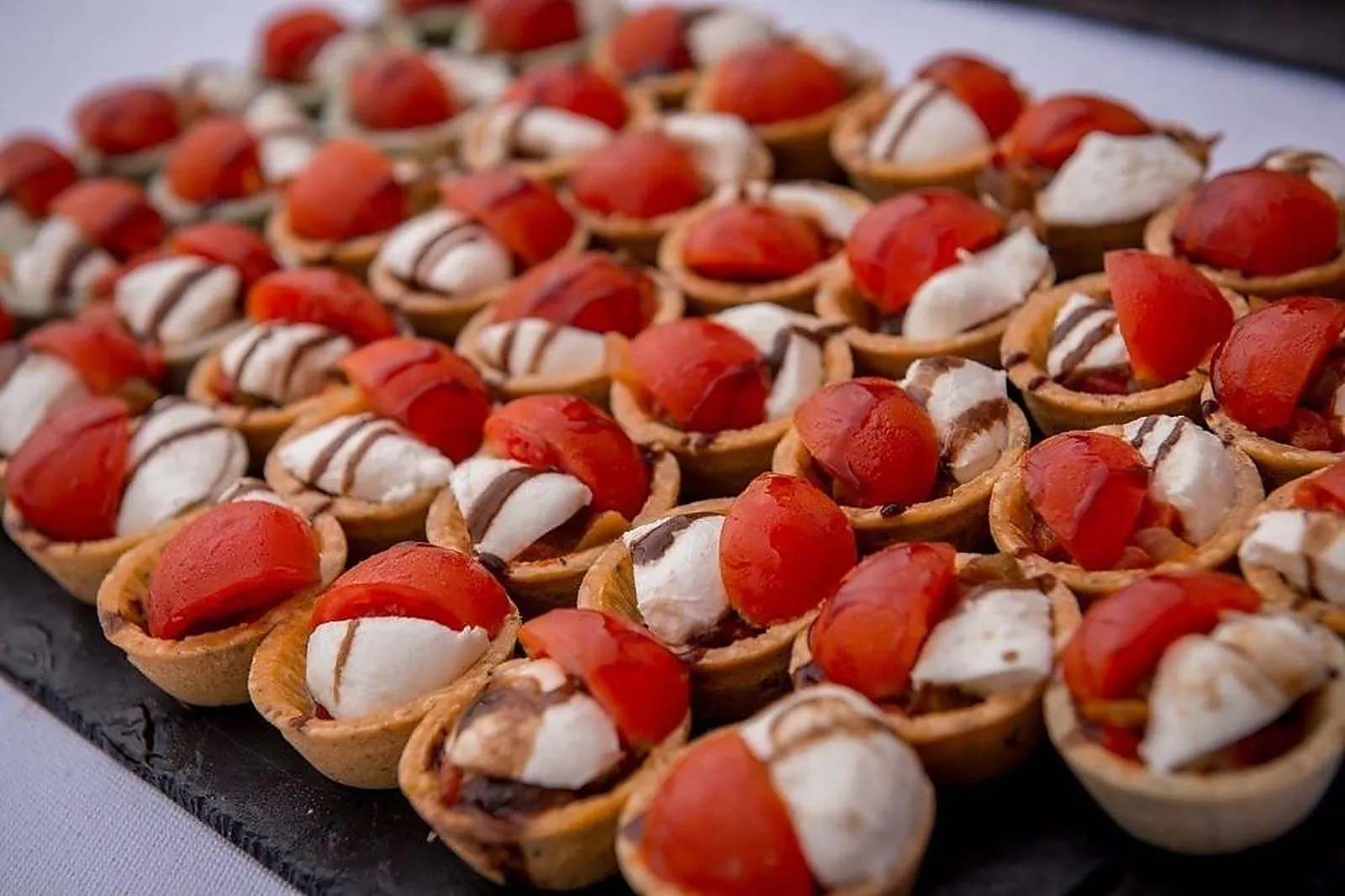 Languedoc-Roussillon-Midi-Pyrénées, TRAITEURS - TOULOUSE (HAUTE-GARONNE) : BLANC TRAITEUR