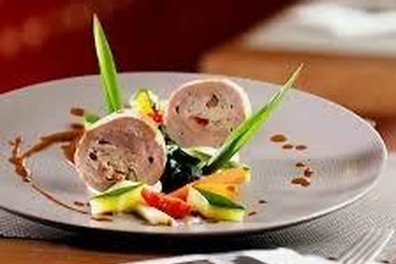 Auvergne-Rhône-Alpes, TRAITEURS - TOUR-DE-SALVAGNY (RHÔNE) : LA TOUR DES SAVEURS