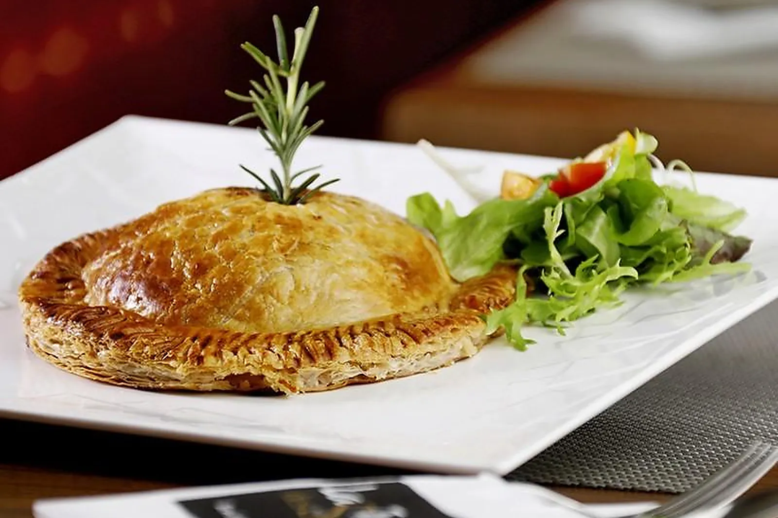 Auvergne-Rhône-Alpes, TRAITEURS - TOUR-DE-SALVAGNY (RHÔNE) : LA TOUR DES SAVEURS