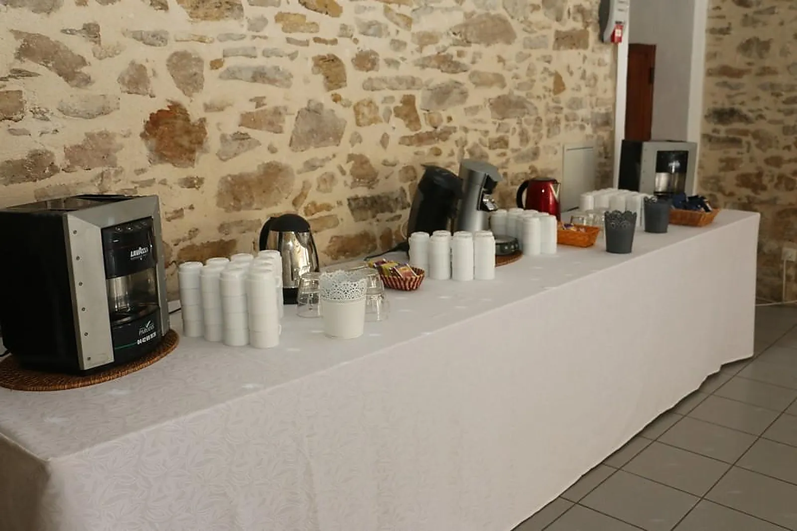 Provence-Alpes-Côte d'Azur, TRAITEURS - TRETS (BOUCHES-DU-RHÔNE) : CINO TRAITEUR