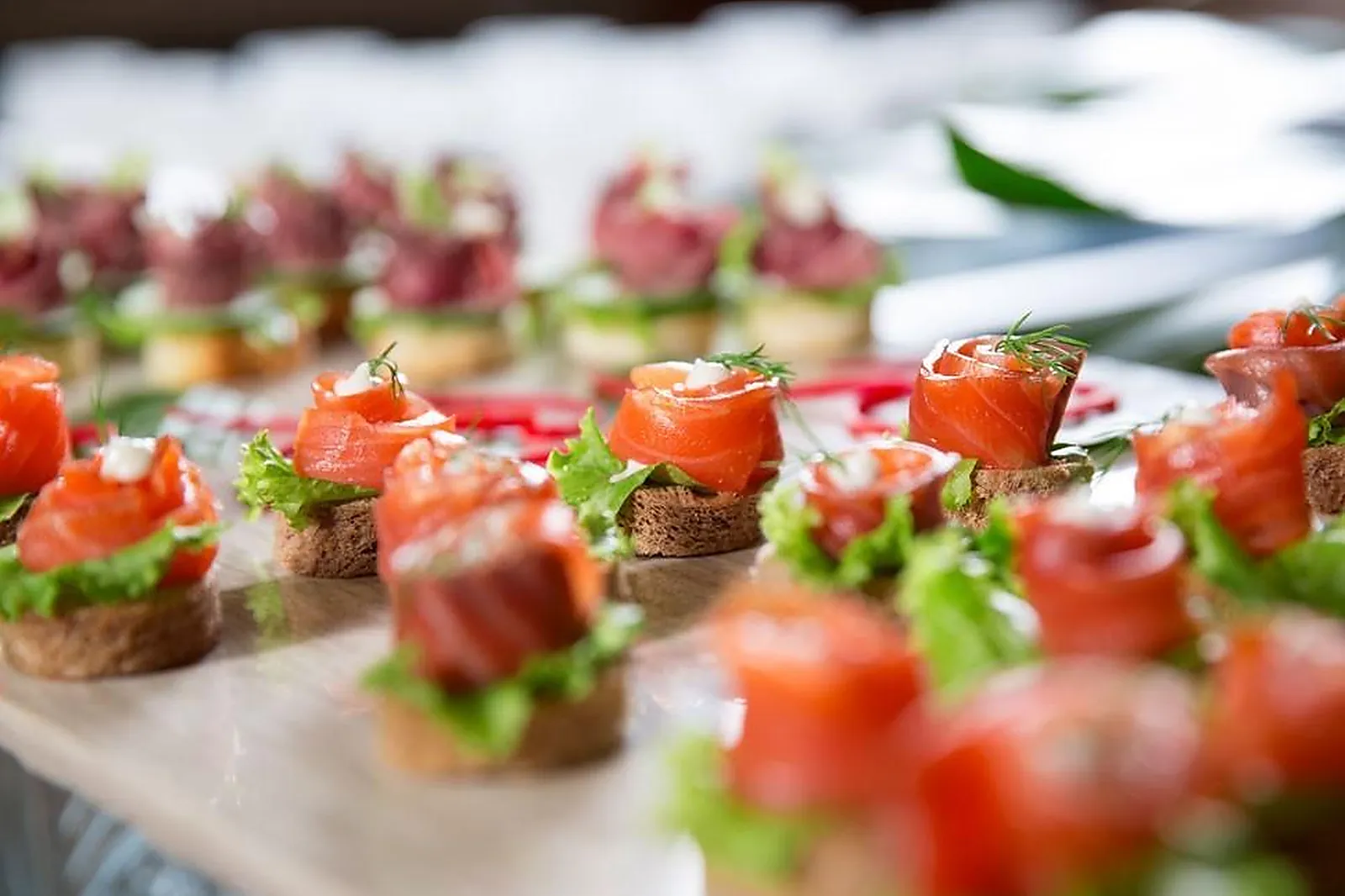 Languedoc-Roussillon-Midi-Pyrénées, TRAITEURS - UCHAUD (GARD) : LA TOQUE GOURMANDE