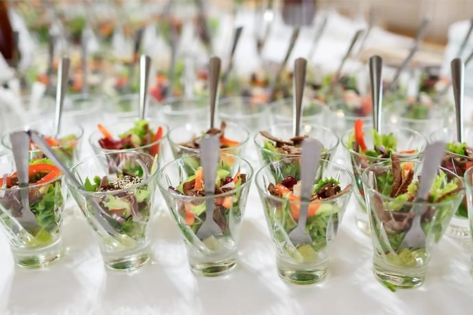 Languedoc-Roussillon-Midi-Pyrénées, TRAITEURS - UCHAUD (GARD) : LA TOQUE GOURMANDE